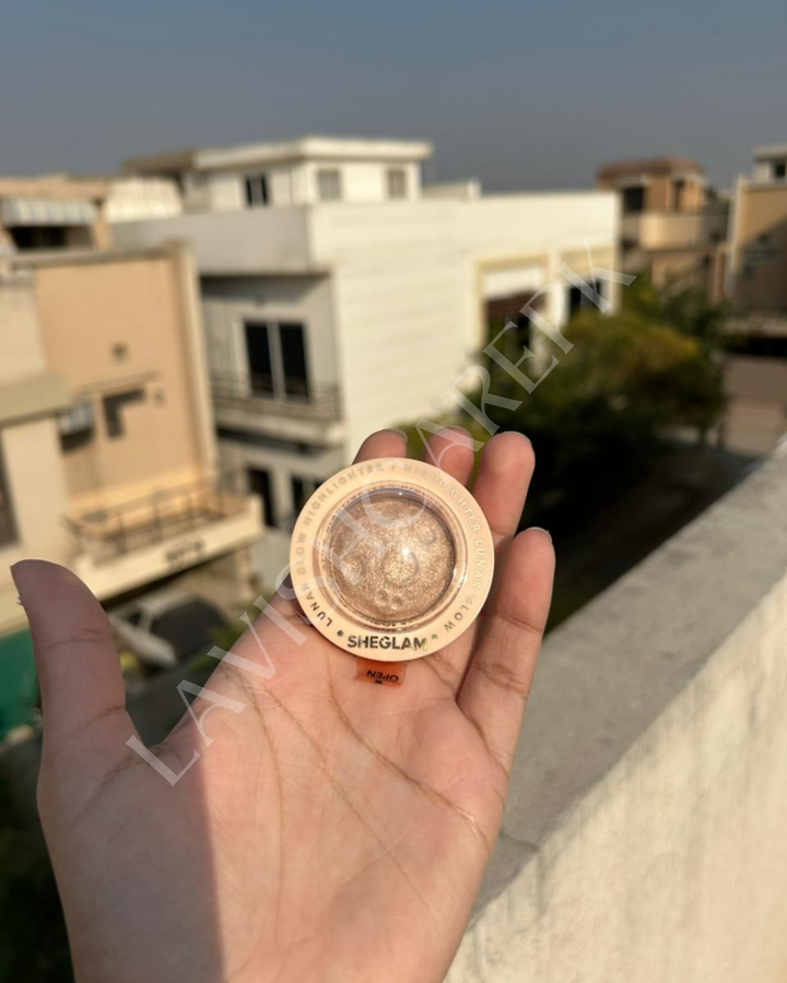 Sheglam lunar glow highlighter😍