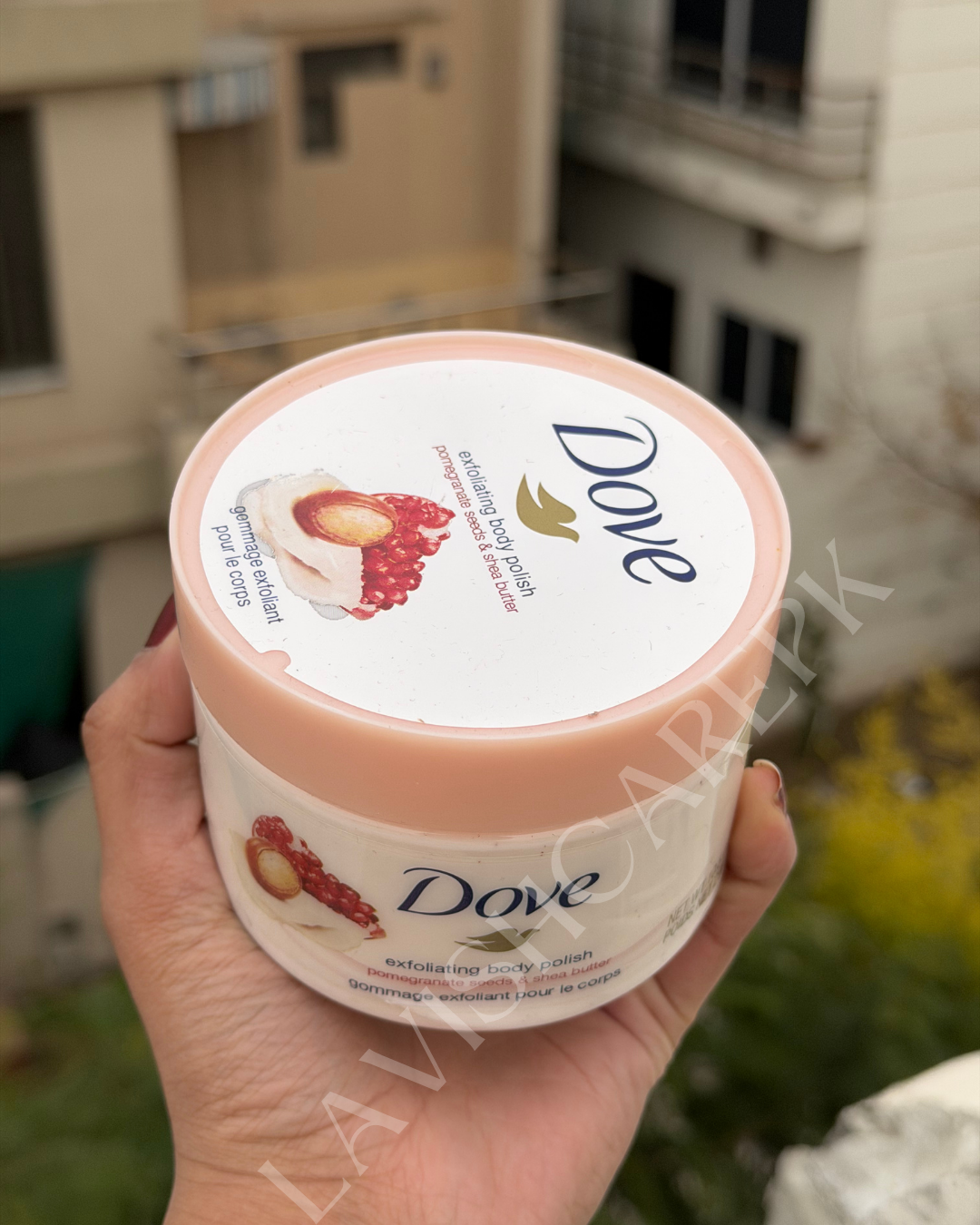 DOVE POMEGRANATE SEEDS & SHEA BUTTER EXFOLIATING SCRUB 298 G