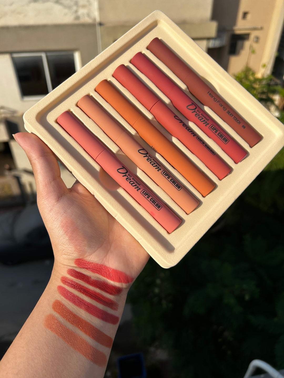 HENGFANG DREAM LIPSTICK SET 6 IN 1.