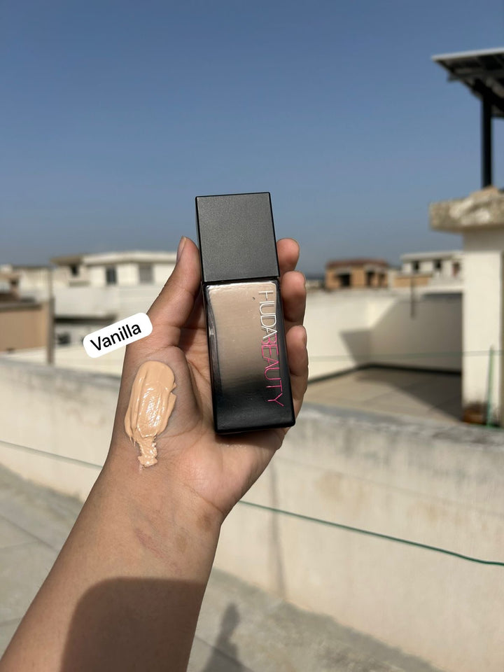 Huda beauty fauxfilter foundation