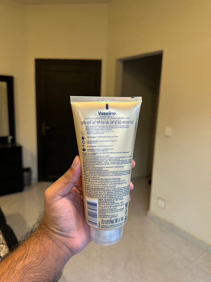 VASELINE GLUTA-HYA FLAWLESS GLOW SERUM BURST UV LOTION 300 ML