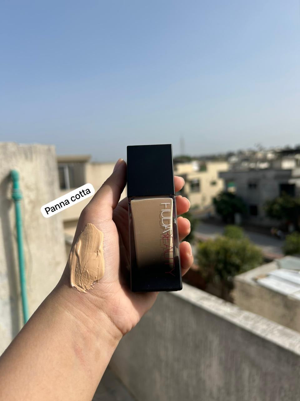 Huda beauty fauxfilter foundation