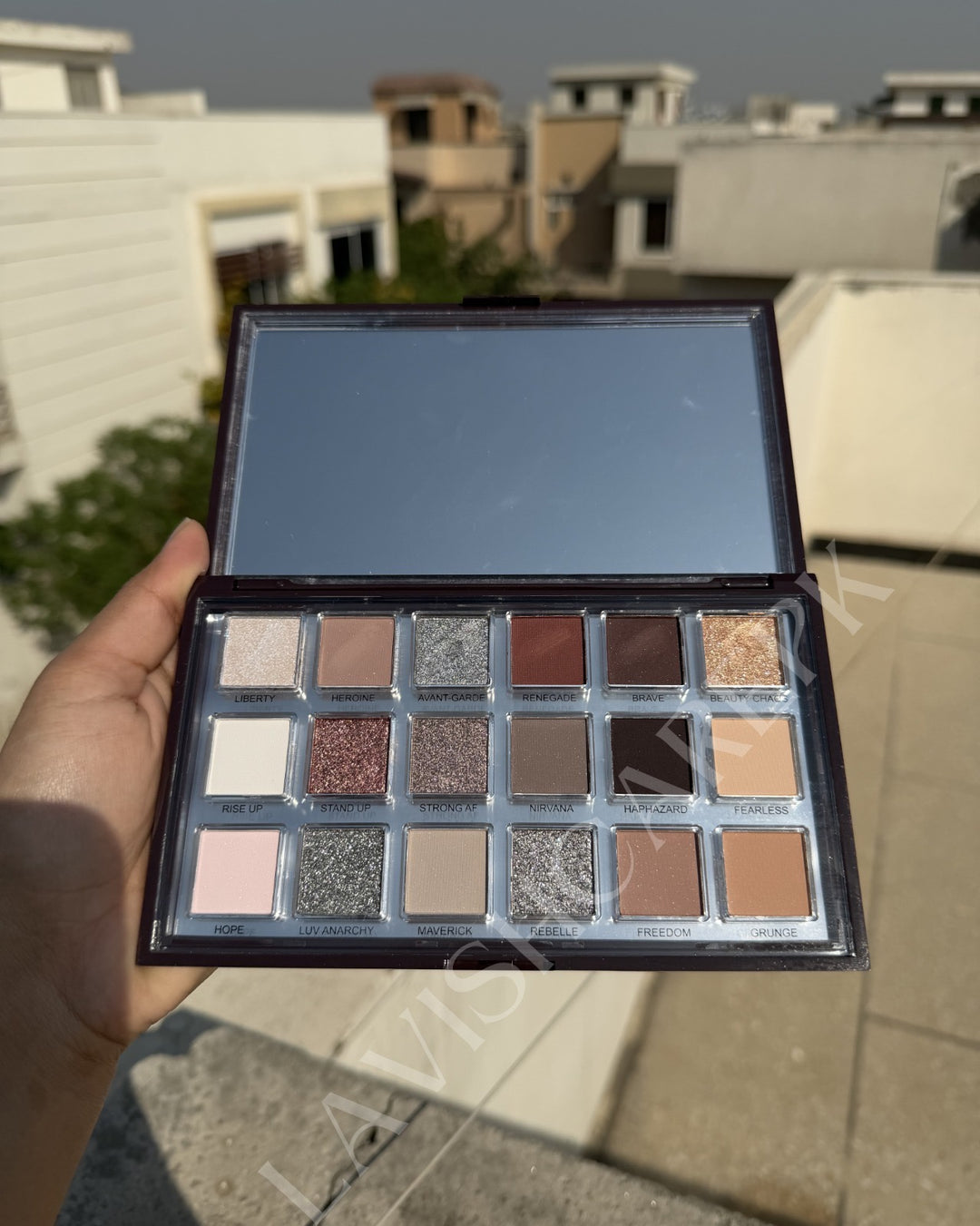 HUDAMOJI ICY NUDE HIGH PIGMENT EYESHADOW PALETTE.