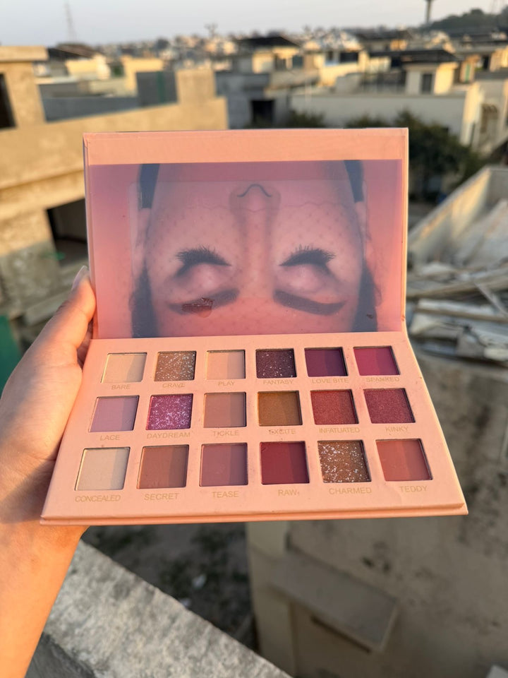 Nude eyeshadow palette