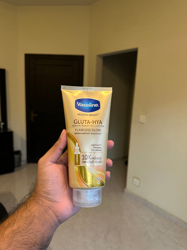 VASELINE GLUTA-HYA FLAWLESS GLOW SERUM BURST UV LOTION 300 ML