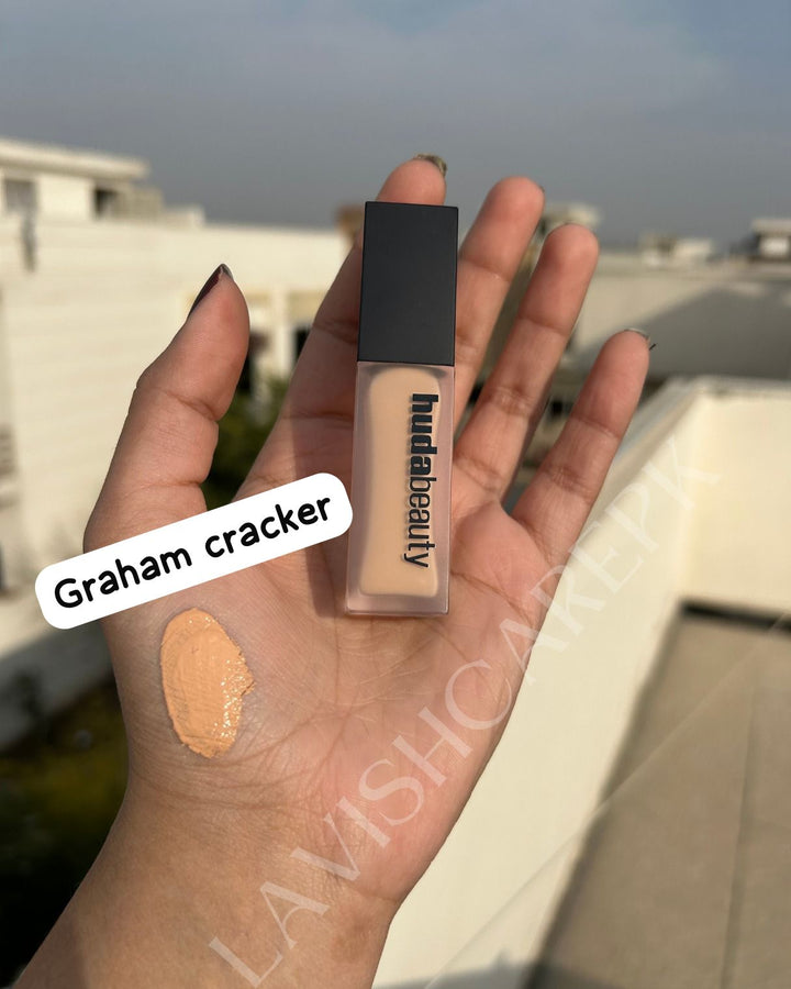 Huda beauty faux filter luminous matte liquid concealer