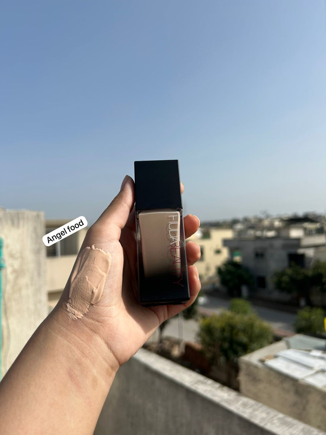 Huda beauty fauxfilter foundation