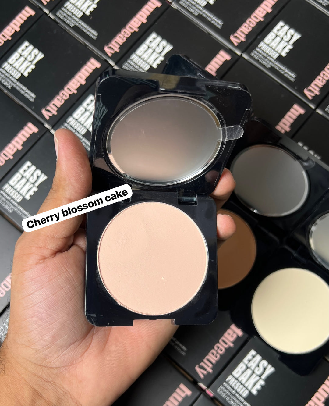 HUDABEAUTY AIRBRUSH EASY BAKE PRESSED POWDER 8.5 G FULL SIZE