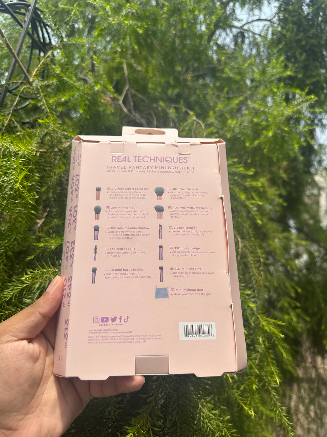 REAL TECHNIQUES TRAVEL FANTASY MINI BRUSH SET 10 IN 1.