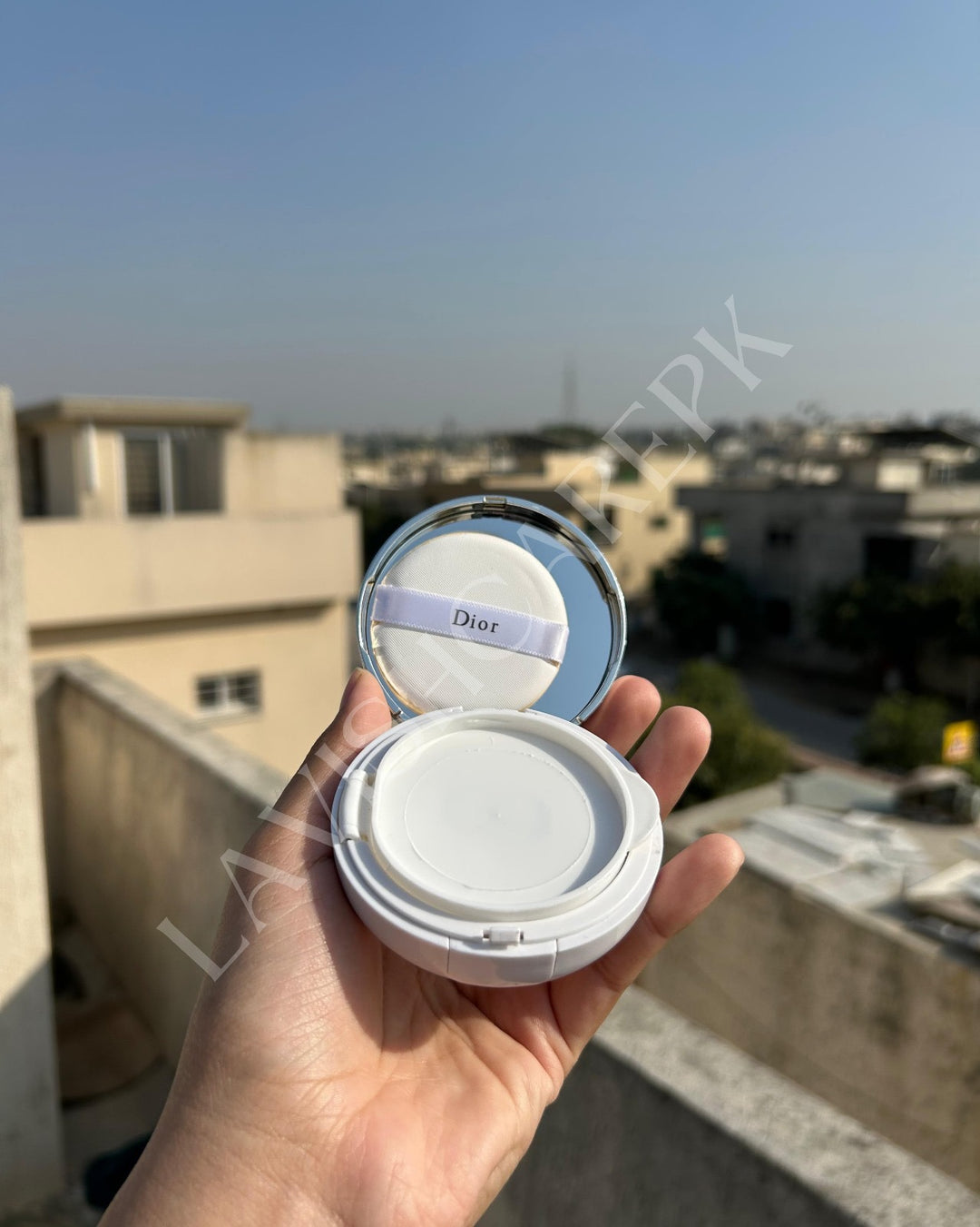 DIORSNOW BLOOM PERFECT MOIST CUSHION SPF 50+ PA+++ SHADE: 010 (LIGHT BEIGE) WITH REFILL INCLUDED.