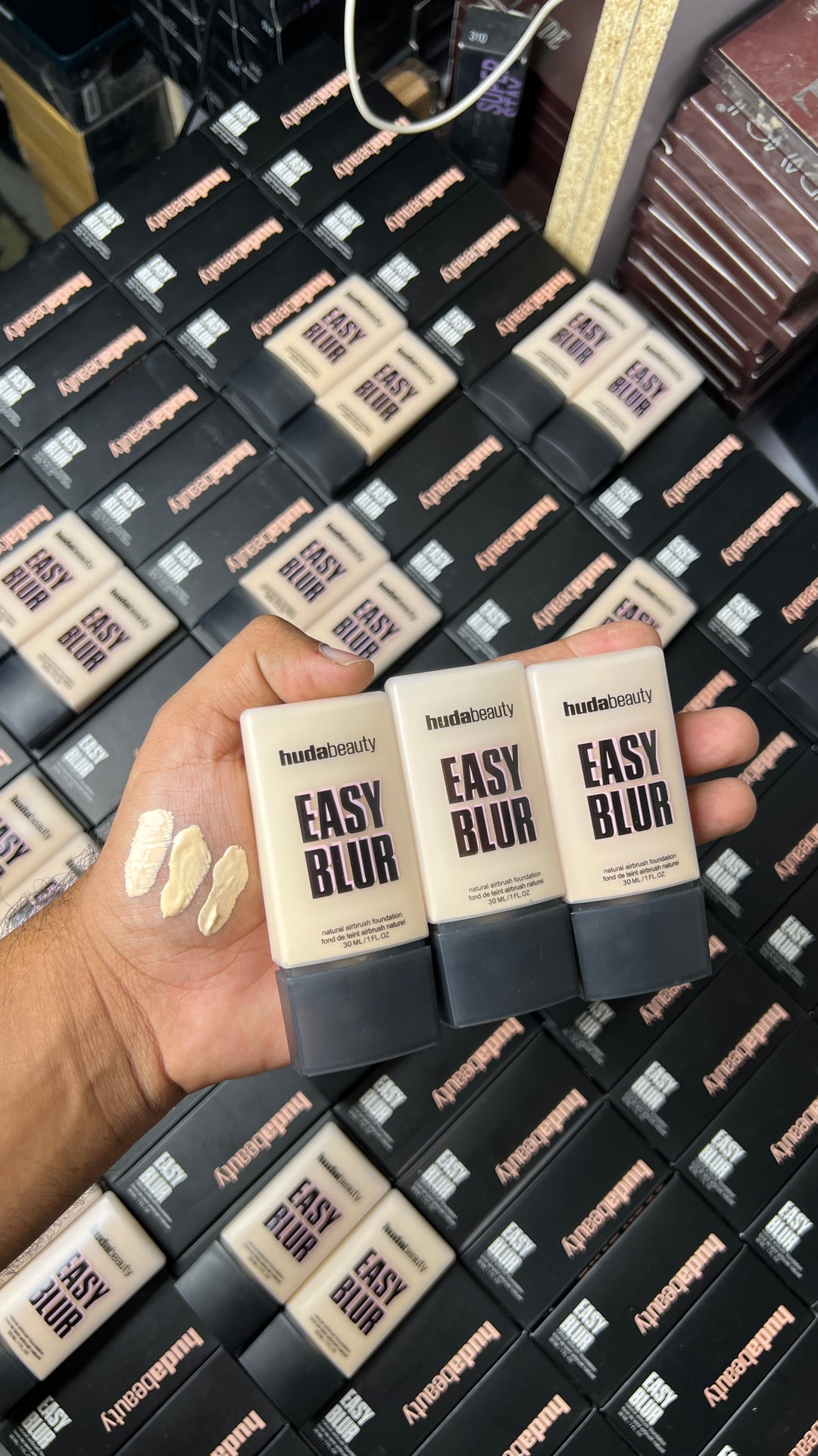 HUDA BEAUTY EASY BLUR NATURAL AIRBRUSH FOUNDATION WITH NIACINAMIDE
