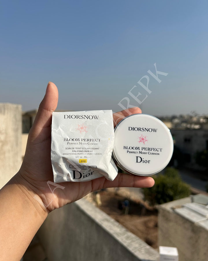 DIORSNOW BLOOM PERFECT MOIST CUSHION SPF 50+ PA+++ SHADE: 010 (LIGHT BEIGE) WITH REFILL INCLUDED.